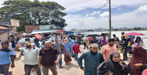বরিশালের ৬ রুটে বাস ধর্মঘট, চরম ভোগান্তিতে যাত্রীরা