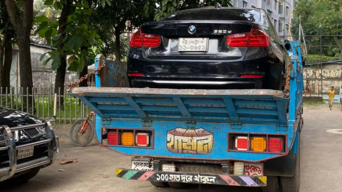 চট্টগ্রামে শুল্ক ফাঁকির অভিযোগে কোটি টাকার বিএমডব্লিউ জব্দ