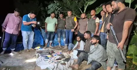 বগুড়ায় অভিযান, অস্ত্র-মাদকসহ তিনজন আটক
