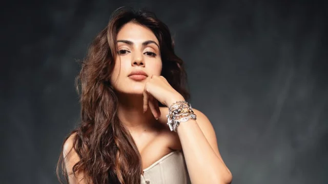 কারাগারের মানুষ বাইরের মানুষের চেয়ে ভালো : রিয়া চক্রবর্তী