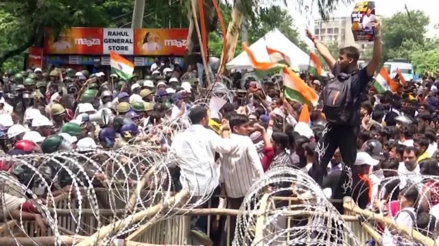 ঝাড়খণ্ডে নিয়োগ পরীক্ষা সংস্কারের দাবিতে শিক্ষার্থীদের বিক্ষোভ, টিয়ার শেল-লাঠিচার্জ
