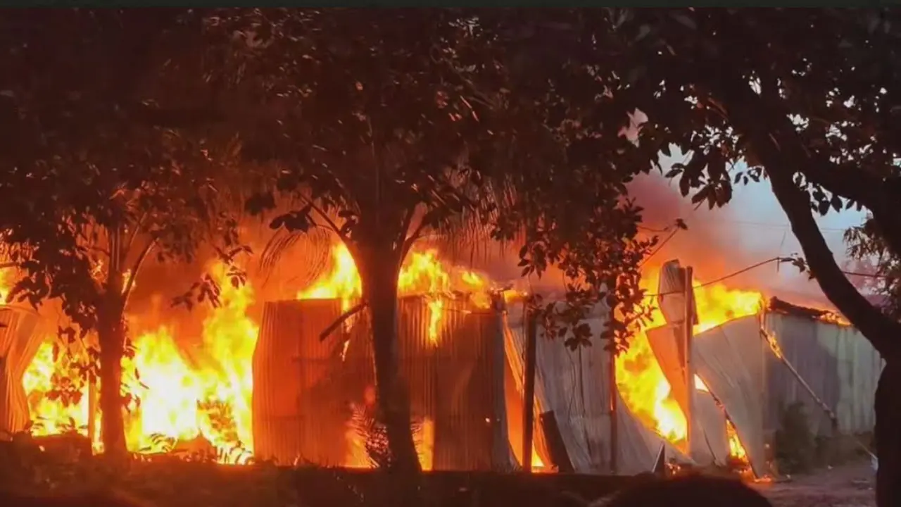 ঝুটের গুদামে ভয়াবহ আগুন, কাজ করছে ৫ ইউনিট