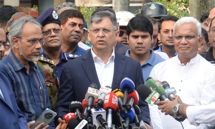 সন্ত্রাসী-চাঁদাবাজদের দ্রুত গ্রেপ্তারের নির্দেশ স্বরাষ্ট্রমন্ত্রীর