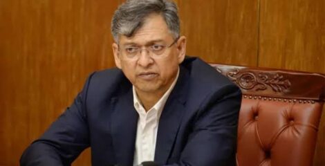 আকস্মিক থানা পরিদর্শনে স্বরাষ্ট্রমন্ত্রী