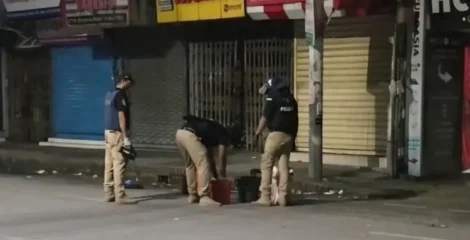 রাজধানীতে শপিং ব্যাগ থেকে ককটেল সদৃশ ৪ বস্তু উদ্ধার