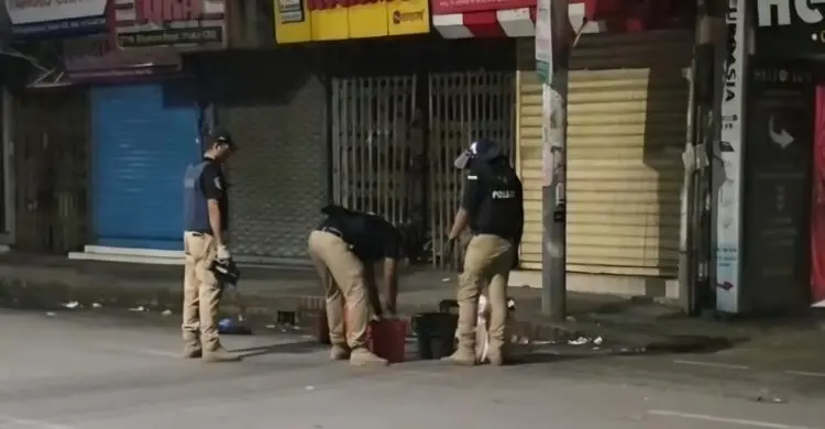 রাজধানীতে শপিং ব্যাগ থেকে ককটেল সদৃশ ৪ বস্তু উদ্ধার