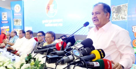 চক্রান্ত নয়, দেশ গড়ার কাজে আত্মনিয়োগের আহ্বান তথ্যমন্ত্রীর