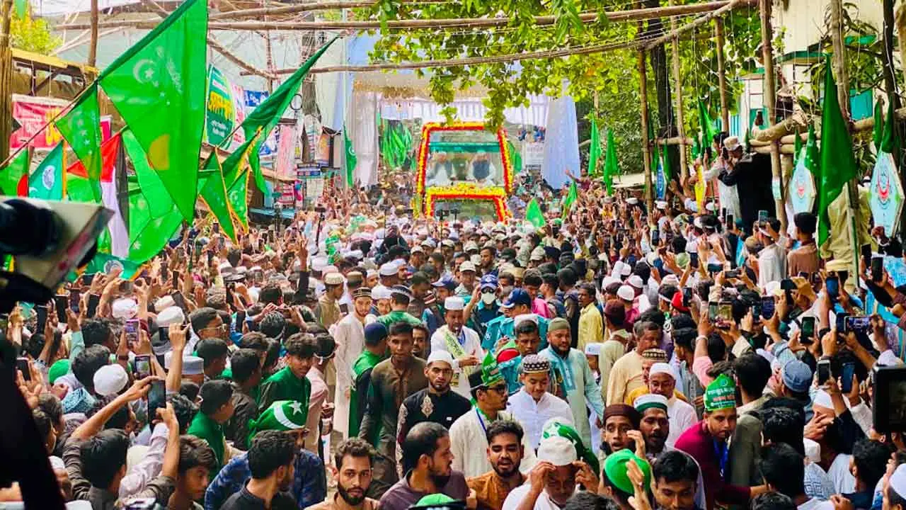 লাখো মানুষের অংশগ্রহণে চট্টগ্রামে শুরু জশনে জুলুস