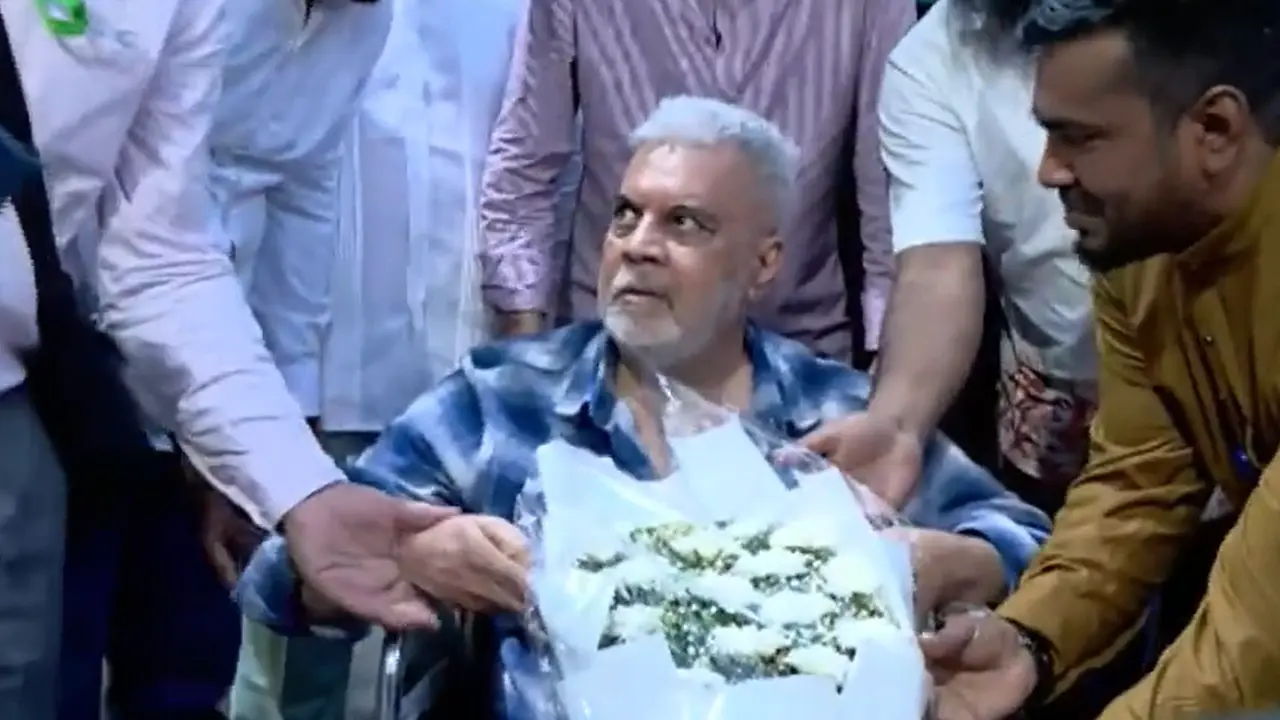 দীর্ঘ চিকিৎসা শেষে দেশে ফিরলেন ইলিয়াস কাঞ্চন, চাইলেন সবার দোয়া