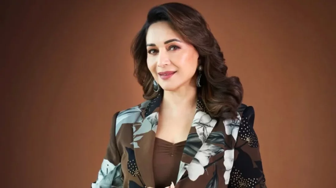 প্রথমবার কুইজ শোয়ের সঞ্চালক মাধুরী দীক্ষিত