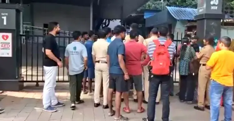 ফোনে কথা বলতে গিয়ে ৮ বছরের শিশুকে চাপা, মুম্বাইয়ে নারী চালক গ্রেপ্তার