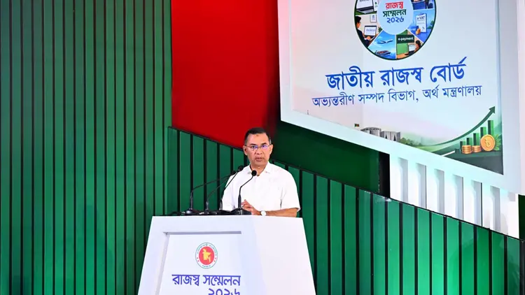 সৎ ও দক্ষ কর্মকর্তাদের বেশি সুযোগ দিতে চাই : প্রধানমন্ত্রী