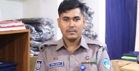 নারীকে বাঁচাতে নদীতে ঝাঁপ দিলেন পুলিশ সদস্য