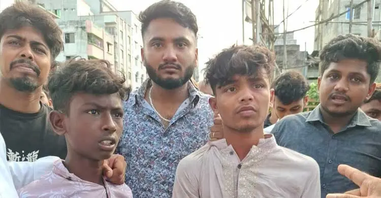 পল্লবীতে অস্ত্রের মহড়ার সময় কিশোর গ্যাংয়ের দুই সদস্য আটক