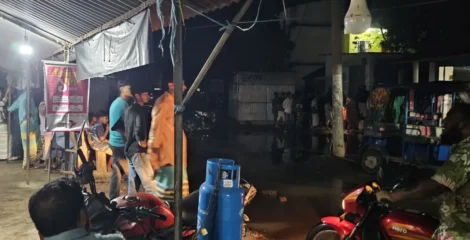 সাভারে বাড়ি ঘিরে পুলিশের অভিযান, ৫ বোমাসদৃশ বস্তু উদ্ধার
