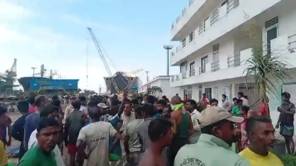 সীতাকুণ্ডে শিপইয়ার্ডে বিষাক্ত গ্যাসে ৫ জনের মৃত্যু