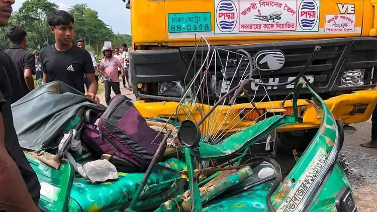 সিলেটে ট্যাংকলরি-অটোরিকশা সংঘর্ষে একই পরিবারের তিনজনসহ নিহত ৪