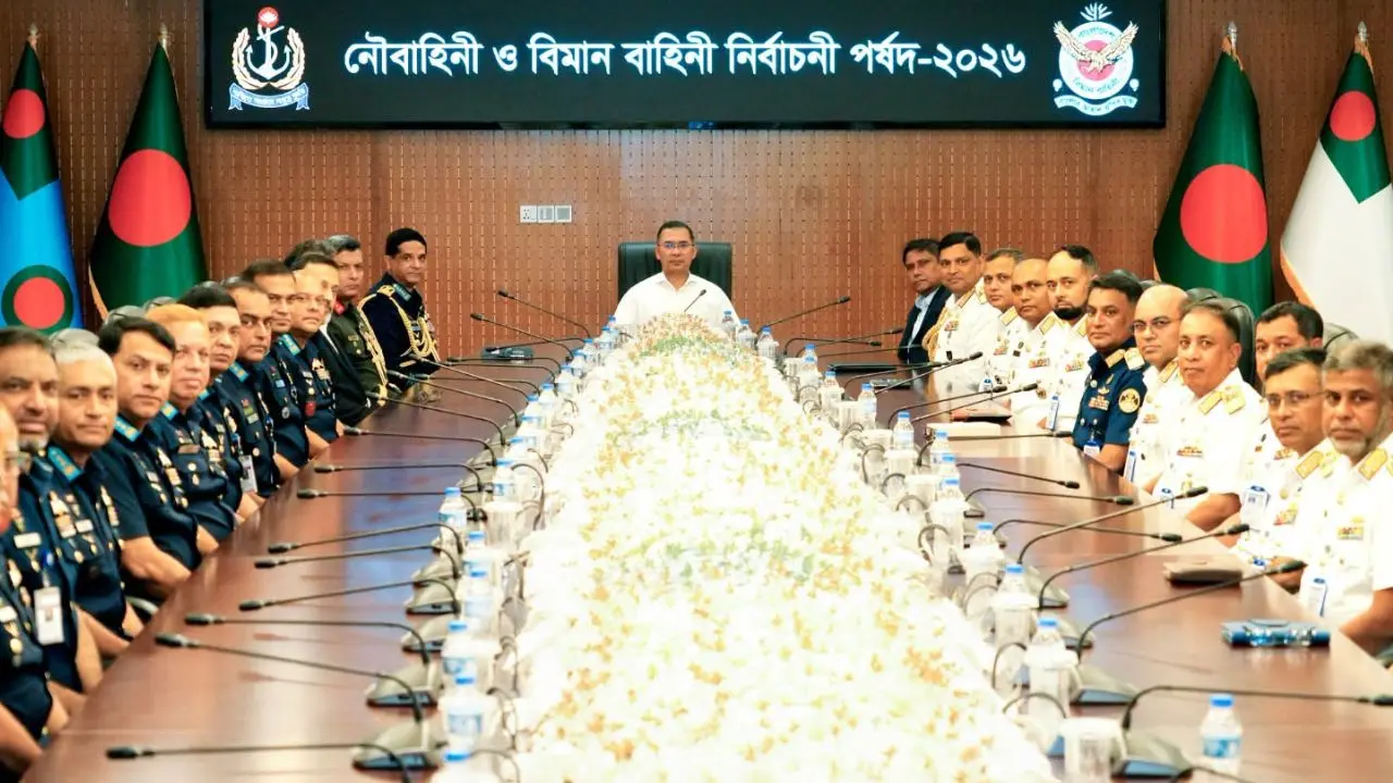 নৌ ও বিমানবাহিনীর পদোন্নতিতে রাজনৈতিক প্রভাবমুক্ত থাকার নির্দেশ প্রধানমন্ত্রীর
