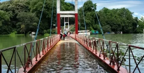 পানিতে ডুবল রাঙ্গামাটির ঝুলন্ত সেতু, পর্যটক পারাপারে নিষেধাজ্ঞা