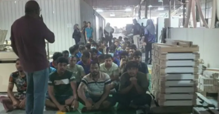 মালয়েশিয়ায় তিন কারখানায় অভিযান, আটক ১৫৫ বাংলাদেশি