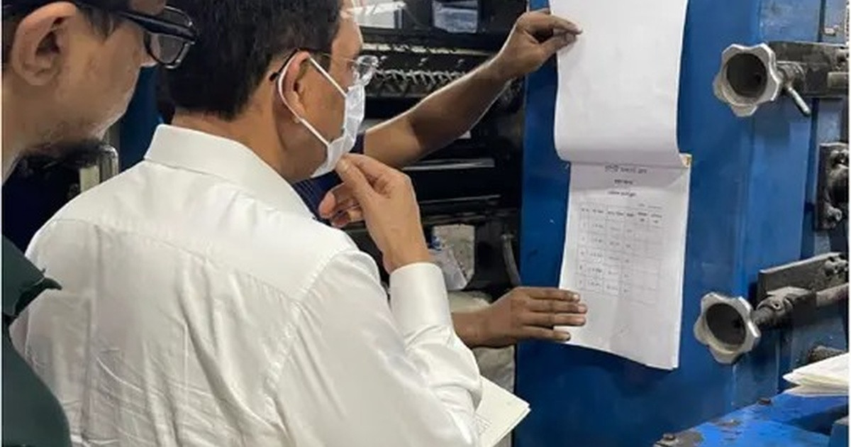 রাত ১২টার পর ছাপাখানায় শিক্ষামন্ত্রী, পাঠ্যবইয়ের মান যাচাই