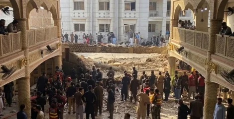 পাকিস্তানে মসজিদে আত্মঘাতী হামলা, ১৫ পুলিশ সদস্যসহ নিহত ২৭