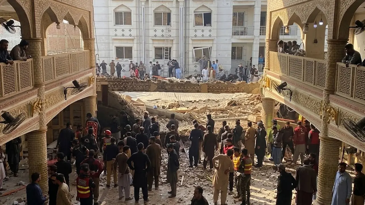 পাকিস্তানে মসজিদে বোমা হামলা, নিহত ১৬