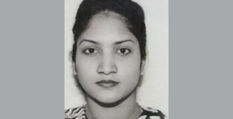 বেপরোয়া দুই বাস, চাপা পরে মারা গেলেন শিক্ষিকা