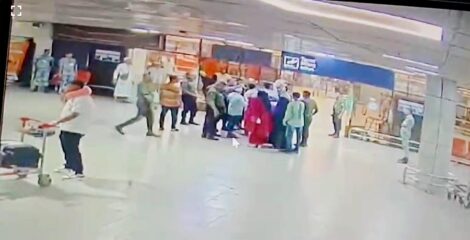 শাহজালাল বিমানবন্দরে হাতাহাতির ঘটনায় সিসিটিভিতে মিলল পুরো ঘটনার চিত্র