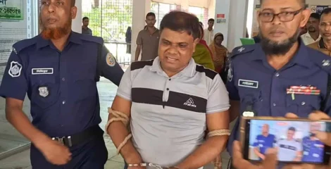 জামিন না পেয়ে এজলাসে আসামির হামলা, আহত ৩ পুলিশ