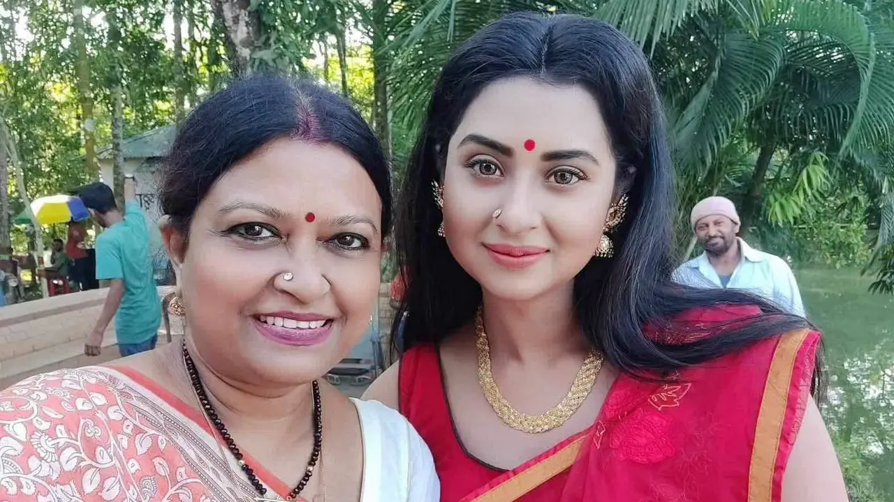 চয়নিকা চৌধুরীকে ‘আপুনি’ ডেকে বুবলীর ভালোবাসার বার্তা