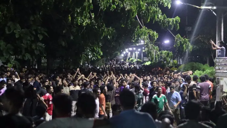 ৫৬ দিনের মাথায় উপাচার্য পরিবর্তন, চুয়েটে শিক্ষার্থীদের বিক্ষোভ