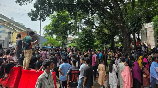 চুয়েটে উপাচার্য পরিবর্তনের প্রতিবাদে কমপ্লিট শাটডাউন, মূল ফটকে তালা