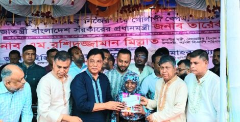প্রধানমন্ত্রীর দেওয়া নতুন বাড়িতে উঠলেন ফুটপাতে থাকা গোলাপি বেগম