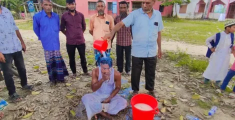 ১৫ লাখ টাকা হারিয়ে দুধ দিয়ে গোসল, জুয়া ছাড়ার শপথ যুবকের