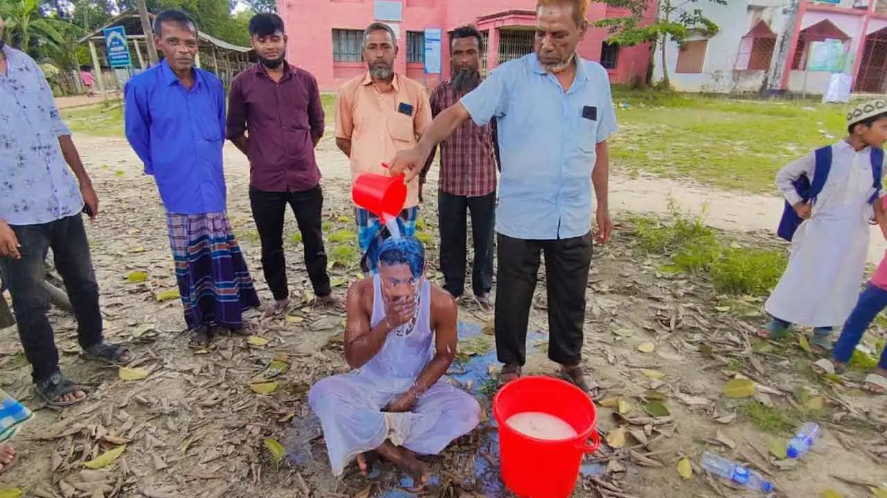 ১৫ লাখ টাকা হারিয়ে দুধ দিয়ে গোসল, জুয়া ছাড়ার শপথ যুবকের