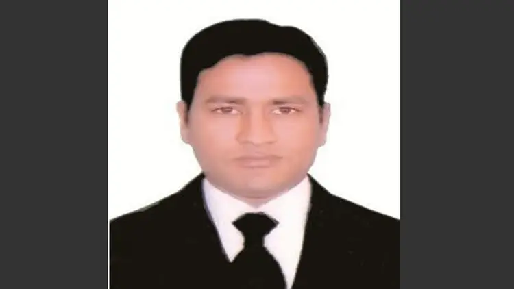 লালবাগে ভাড়া বাসা থেকে আইনজীবীর অর্ধগলিত মরদেহ উদ্ধার