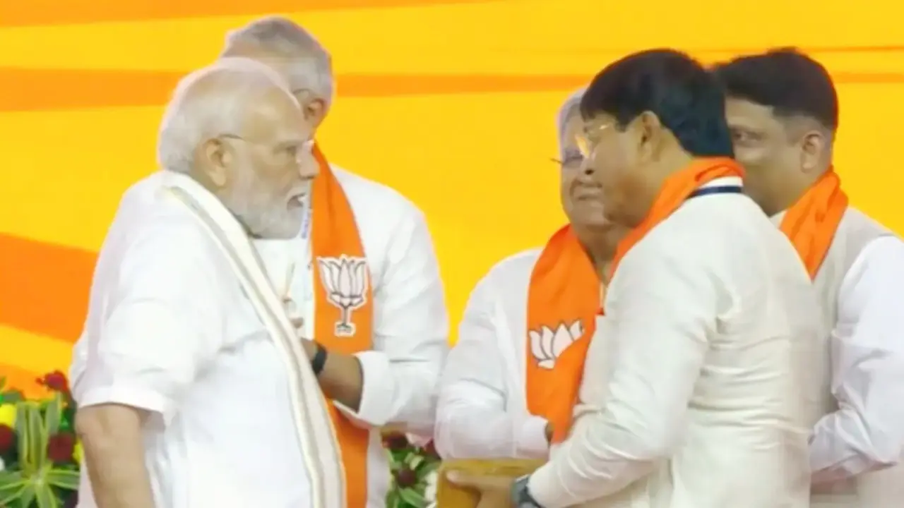 মুম্বাইয়ে মোদির অনুষ্ঠানস্থলে অস্ত্রসহ দুই যুবক আটক
