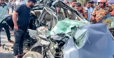 মুন্সীগঞ্জে বাস-প্রাইভেটকারের মুখোমুখি সংঘর্ষ, নিহত ৪