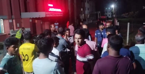 চায়ের ৪৫ টাকা নিয়ে দুই পক্ষের সংঘর্ষ, হাসপাতালে গিয়েও মারামারি