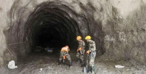 নেপালের সেই সুড়ঙ্গে আর কেউ বেঁচে নেই, কাদায় চাপা পড়েছে সব