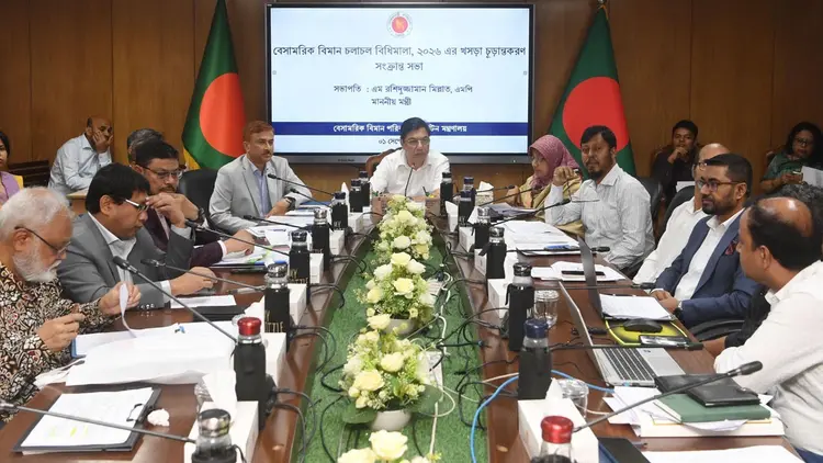 যাত্রীসেবার মান বাড়াতে নতুন বিধিমালা হচ্ছে : বিমানমন্ত্রী