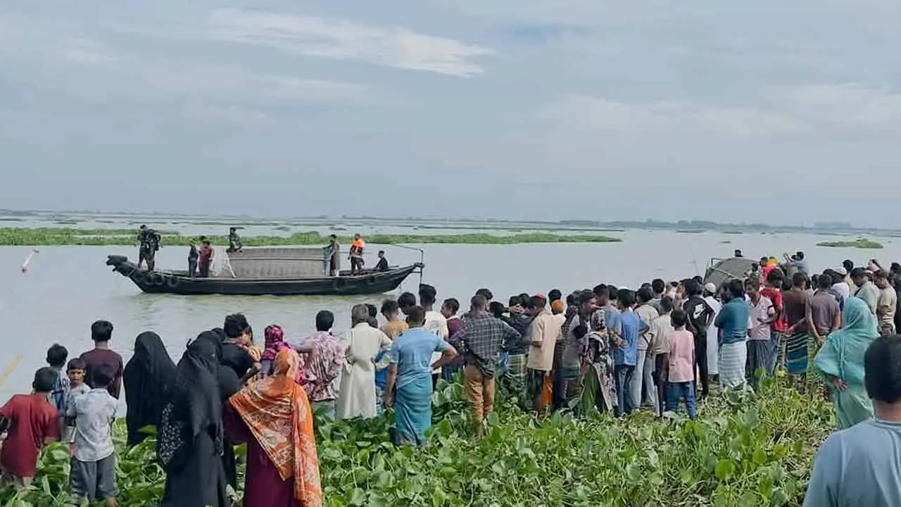 স্কুল ফাঁকি দিয়ে ঘুরতে গিয়ে মেঘনায় ডুবে ৩ শিক্ষার্থীর মৃত্যু