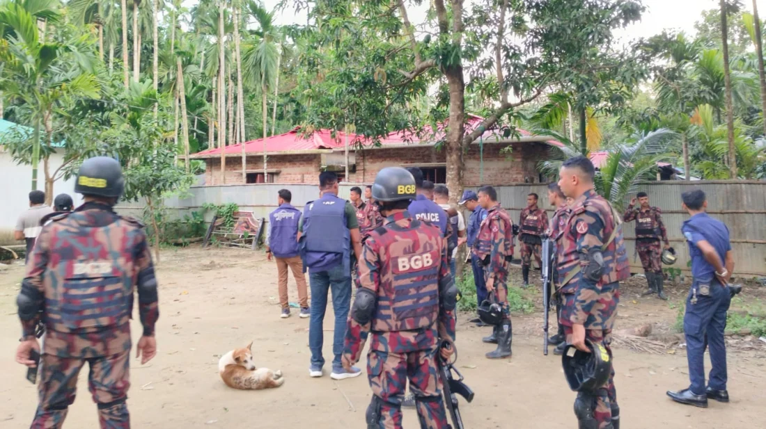 টেকনাফে মানবপাচারকারীদের ২০ আস্তানা গুঁড়িয়ে দিলো পুলিশ-বিজিবি
