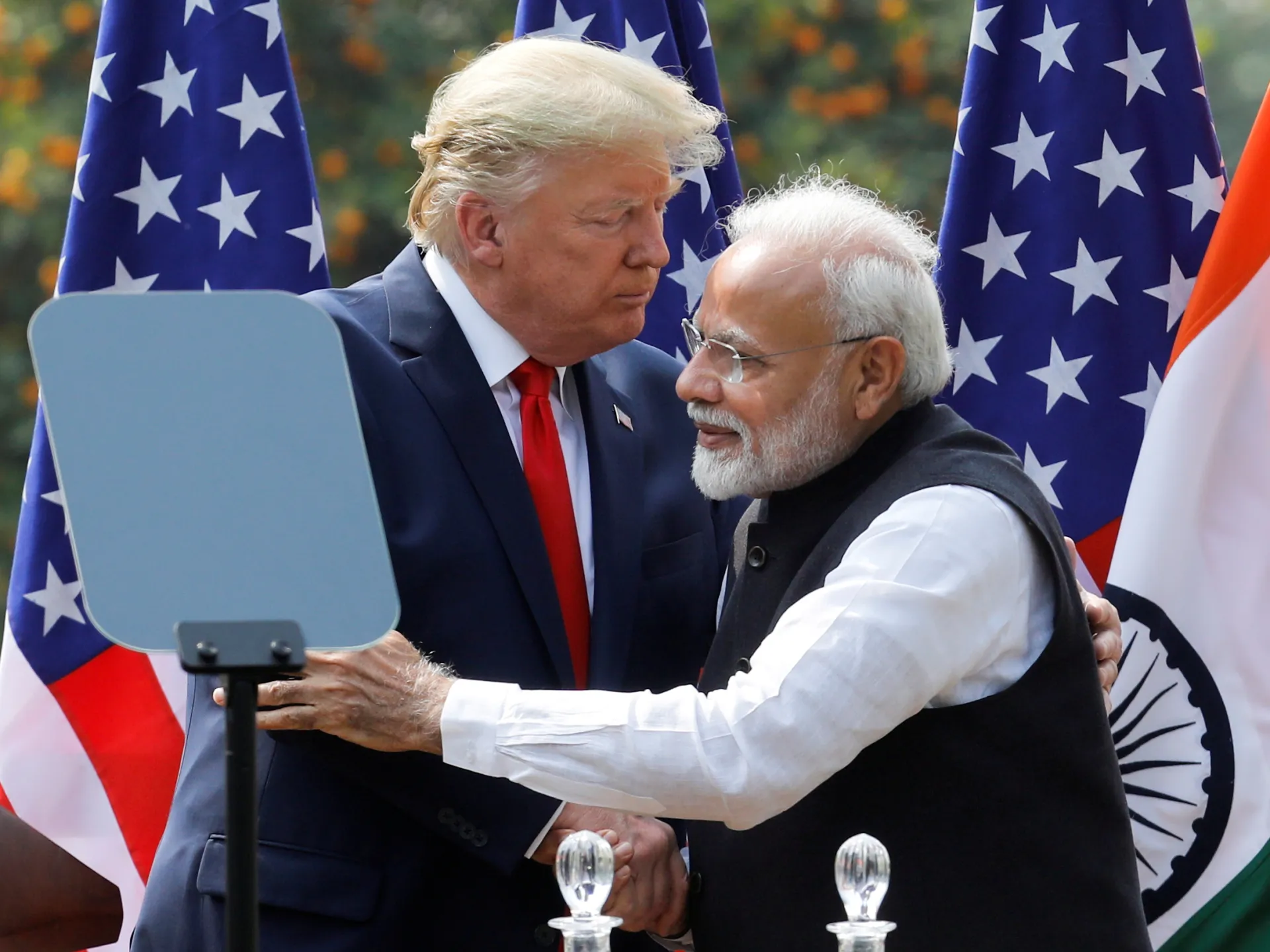 রাশিয়ার তেল কেনায় ১০০ শতাংশ শুল্কের ঝুঁকিতে ভারতসহ ১০ দেশ