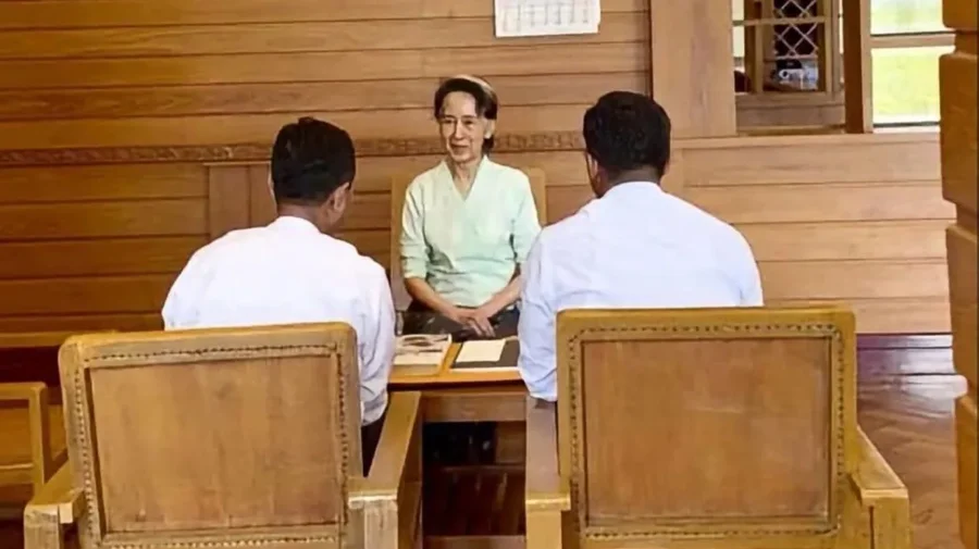 বন্দী সু চির জন্য রাজা তৃতীয় চার্লসের উপহার, পাঠালেন দুটি বই