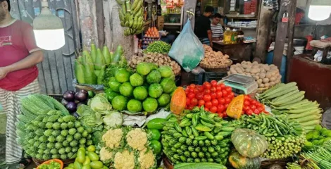 রাজধানীর বাজারে চড়া সবজির দাম, স্বস্তি শুধু পেঁপে ও মিষ্টি কুমড়ায়