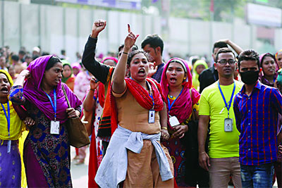 উত্তরায় পোশাক শ্রমিক-পুলিশ সংঘর্ষ, আহত অন্তত ৫০
