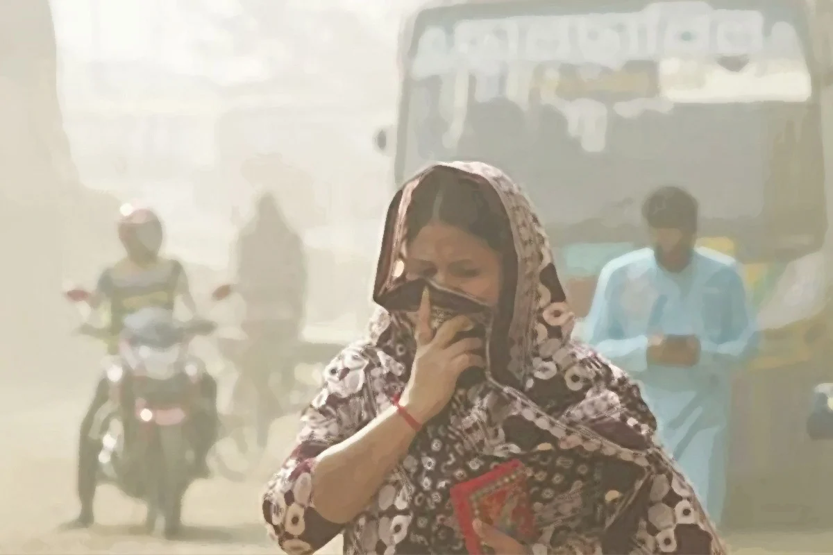 ফের দূষিত বায়ুর কবলে ঢাকা, বিশ্বের শীর্ষ পাঁচে রাজধানী