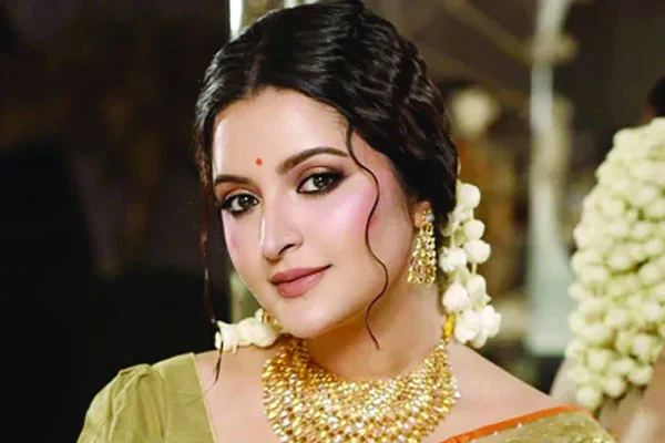 বিকৃত ভিডিও প্রকাশের ঘটনায় ক্ষুব্ধ পরীমণি, চাইলেন জবাব